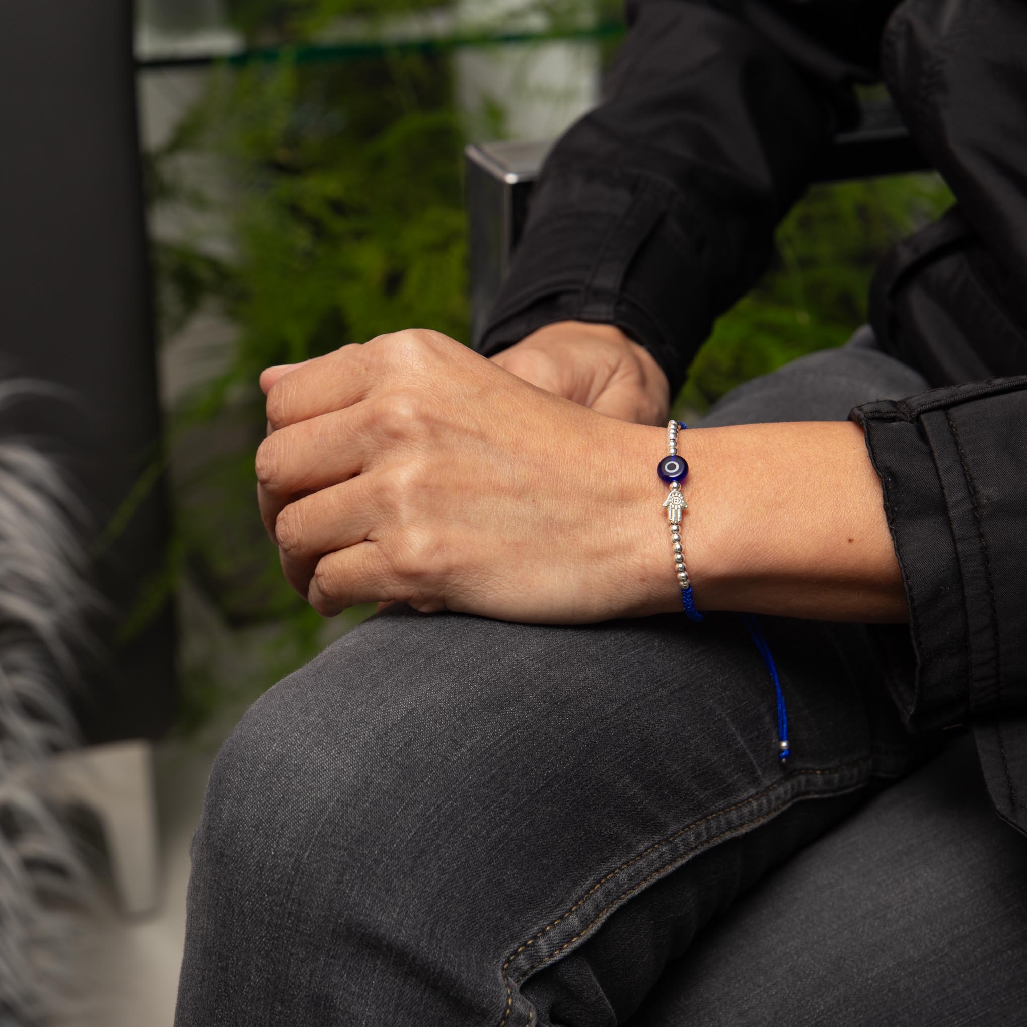 Pulsera de hilo con mano de fatima de plata y ojo turco
