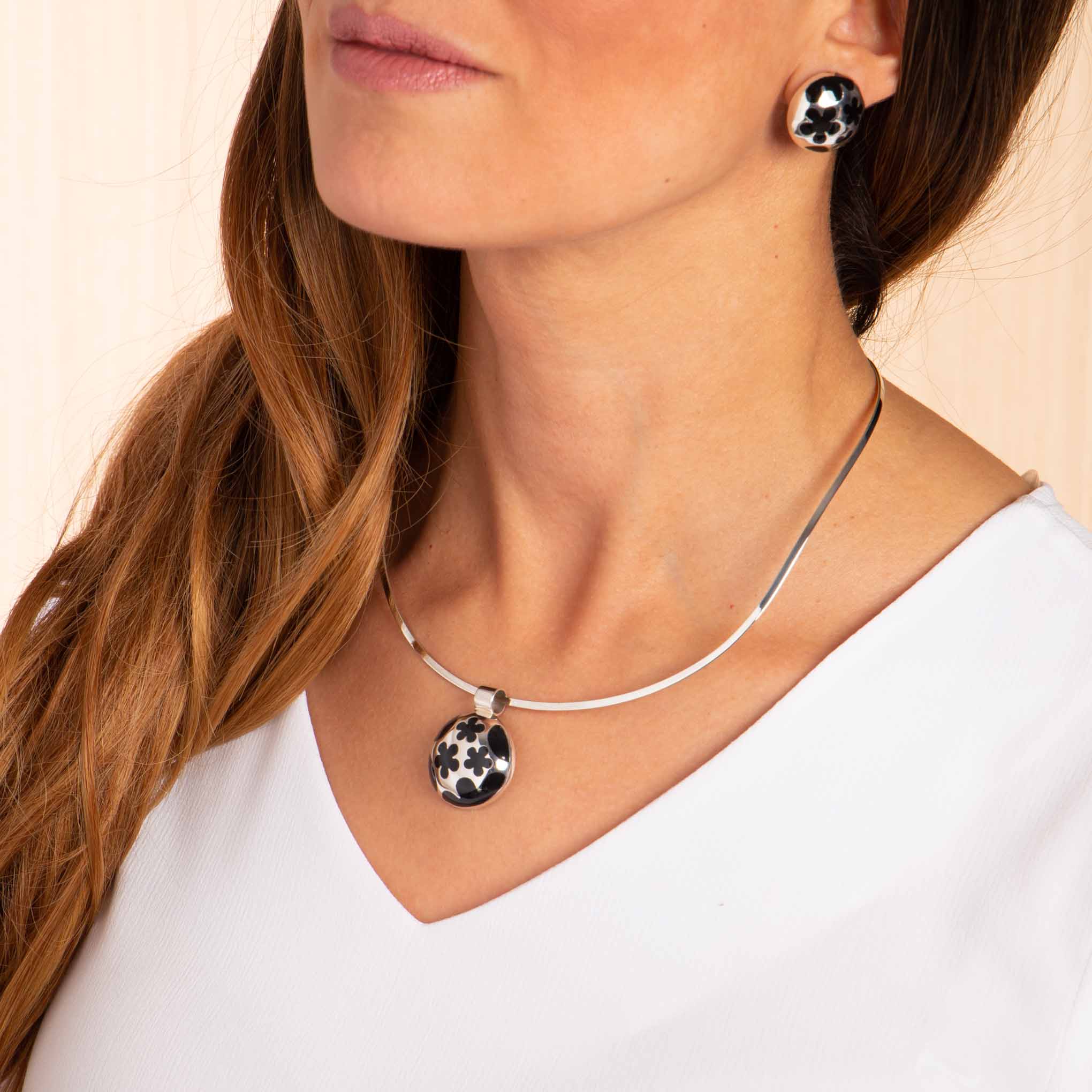 Dije y aretes de botón de Plata Floral