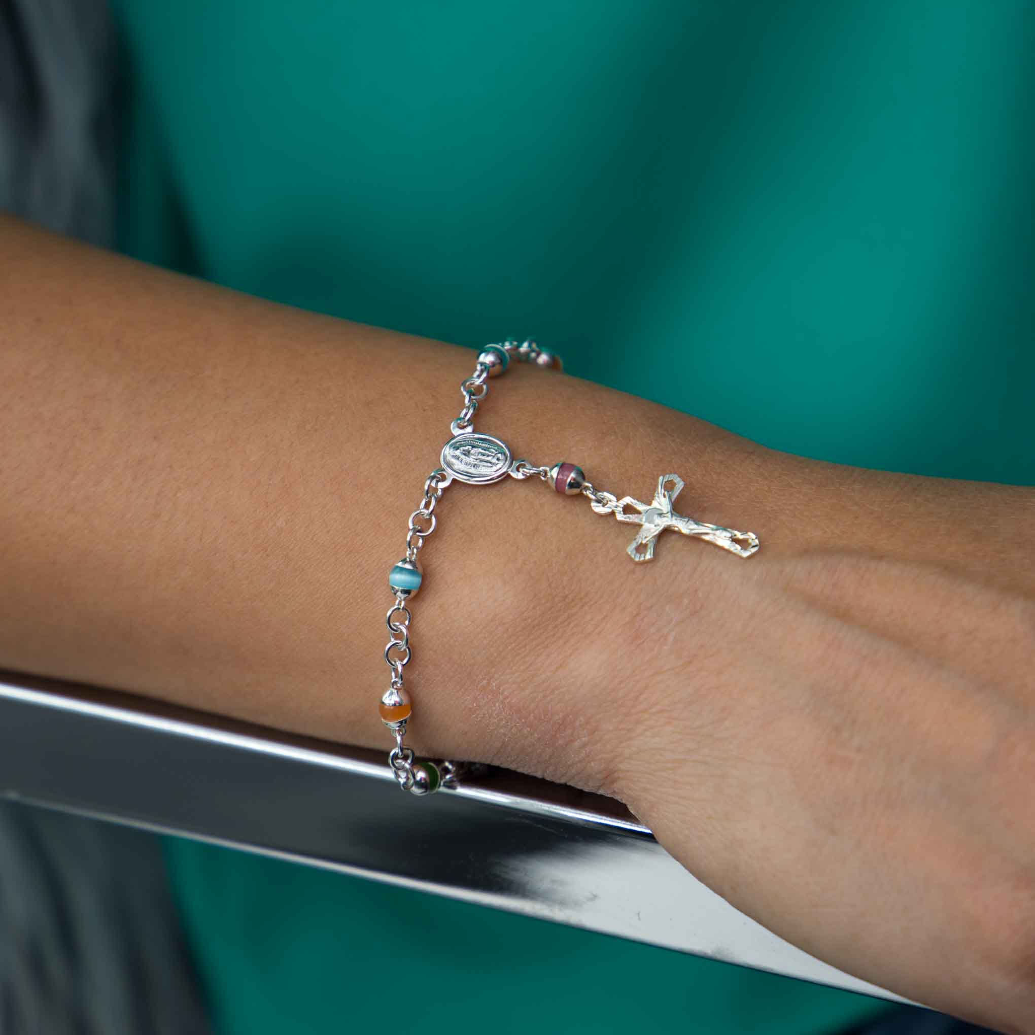 Pulsera ojo de gato con Cristo en Plata