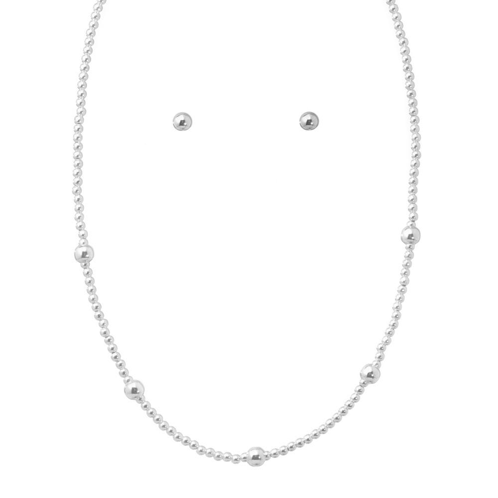 Collar de esferas y cuentas de plata