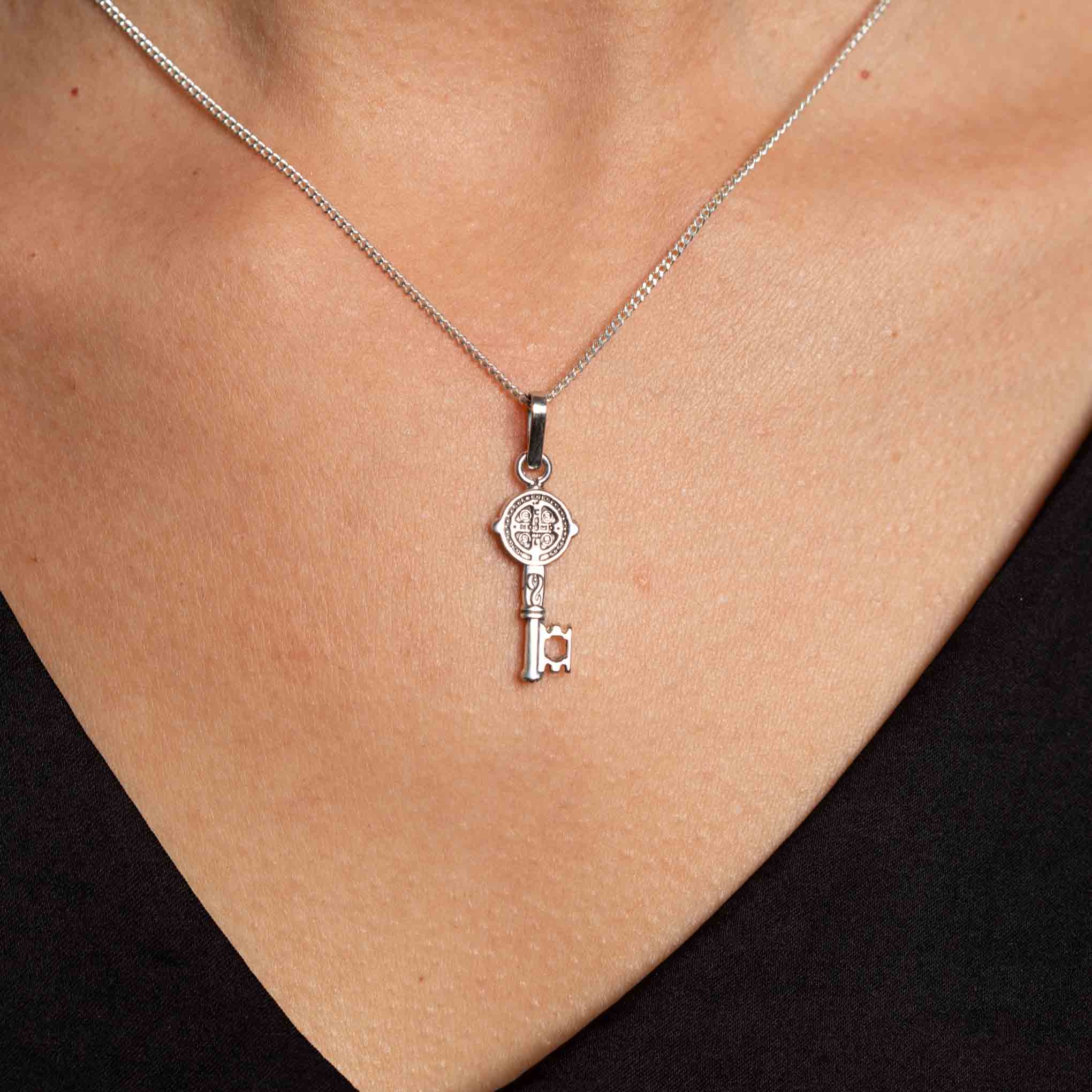 Dije llave San Benito de plata de plata mexicana