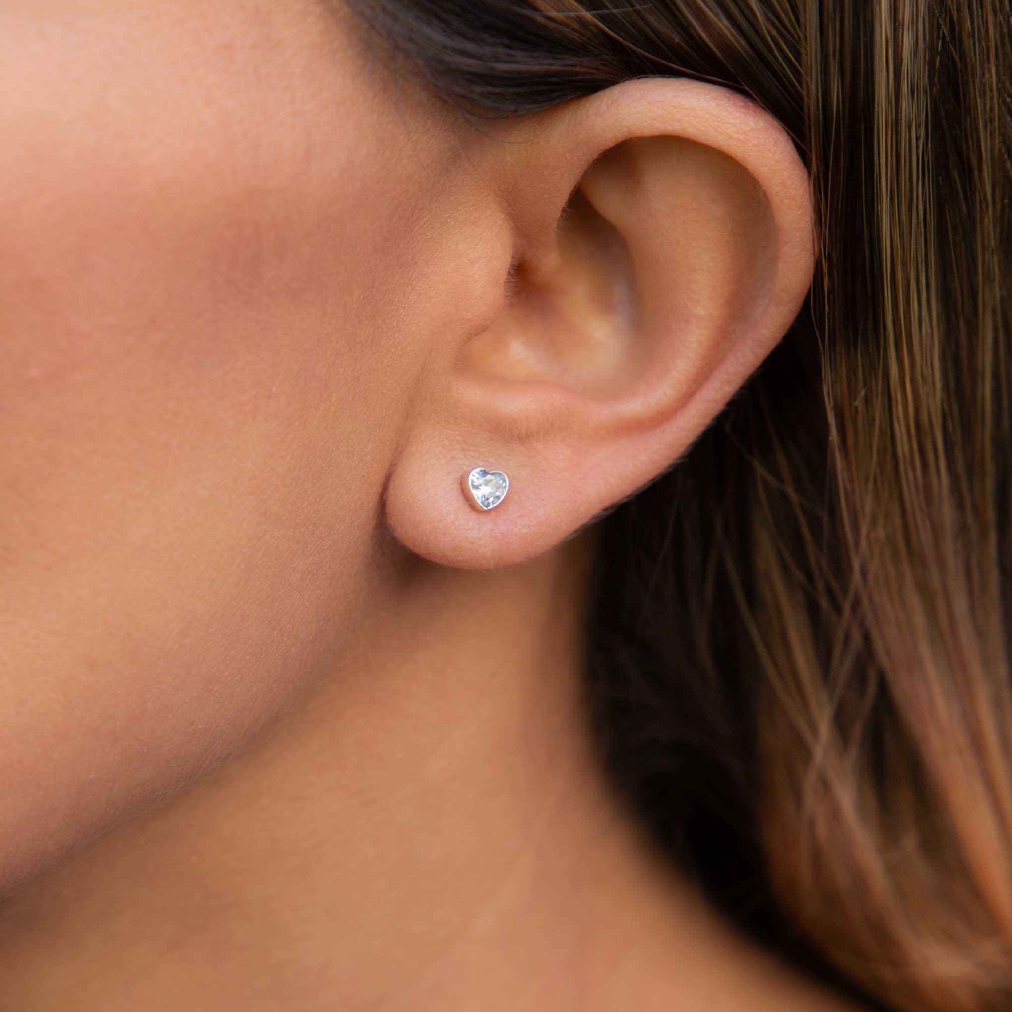 Aretes  de poste Corazón con Zirconia de plata mexicana