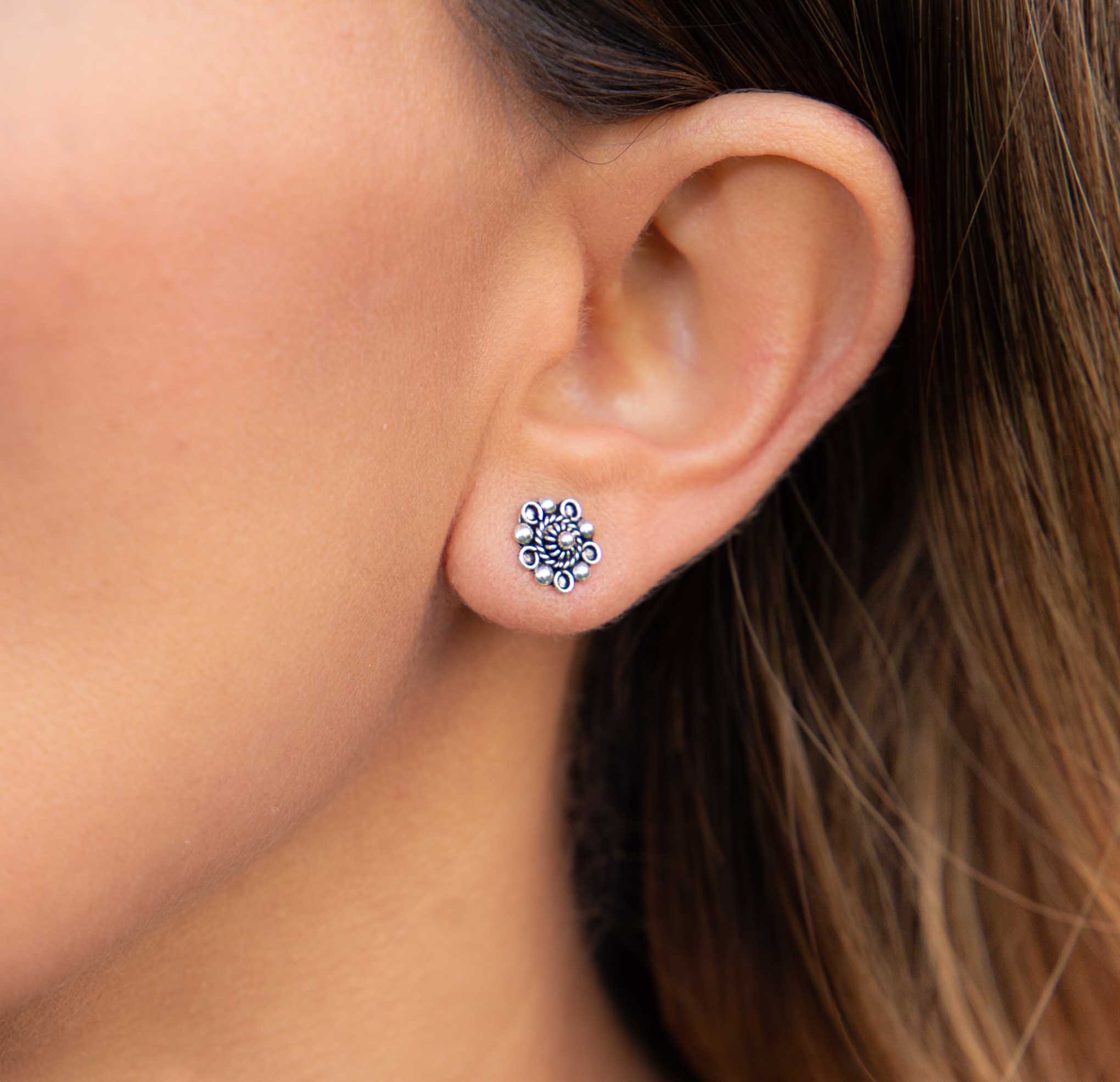 Aretes de poste Flor Vintage de plata mexicana