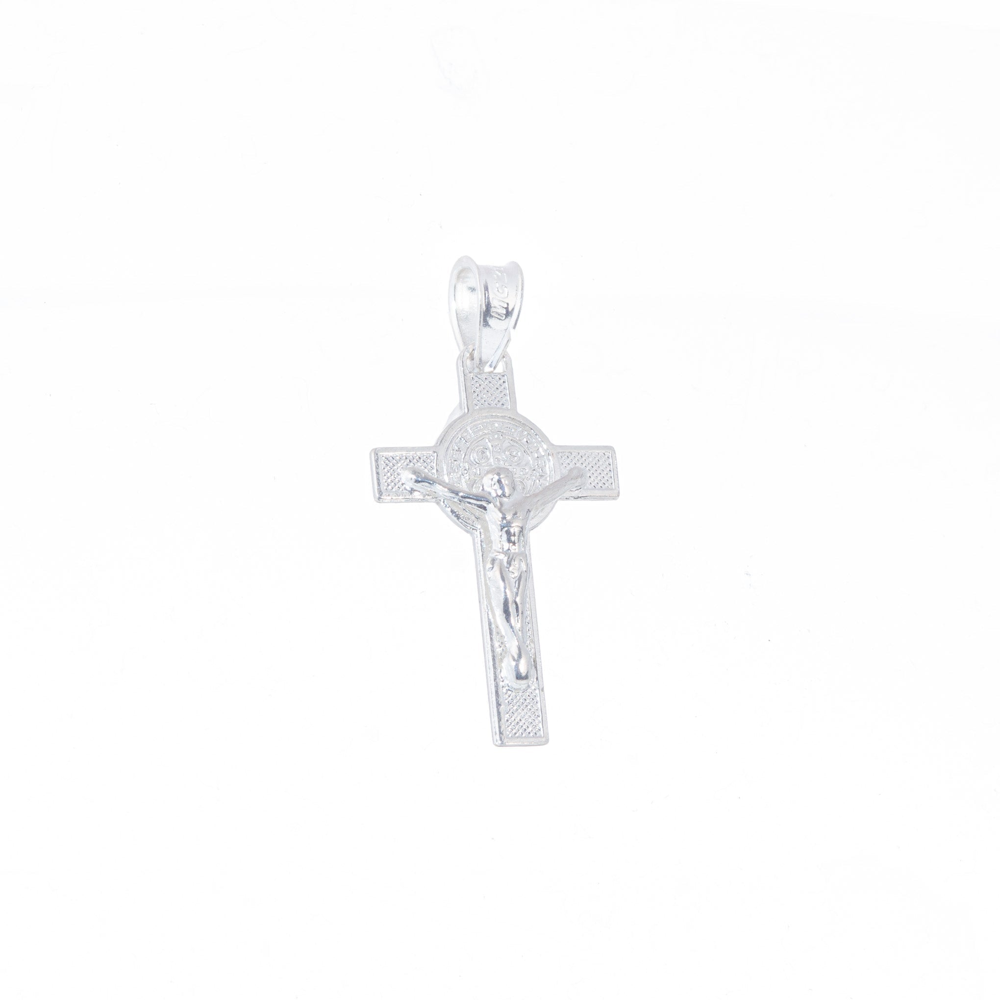 Dije de Cruz con Cristo y San Benito de plata mexicana