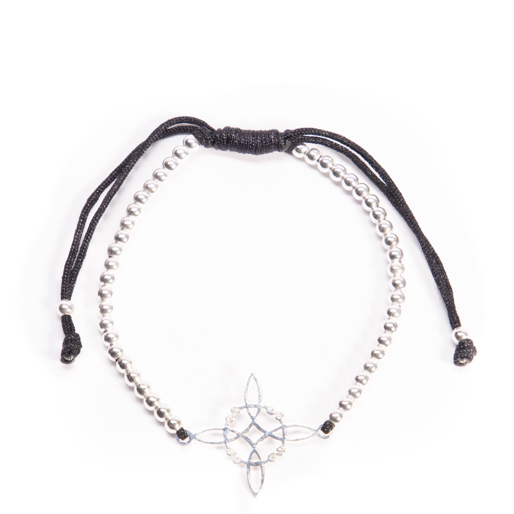 Pulsera de hilo con dije de bruja en plata. de plata mexicana