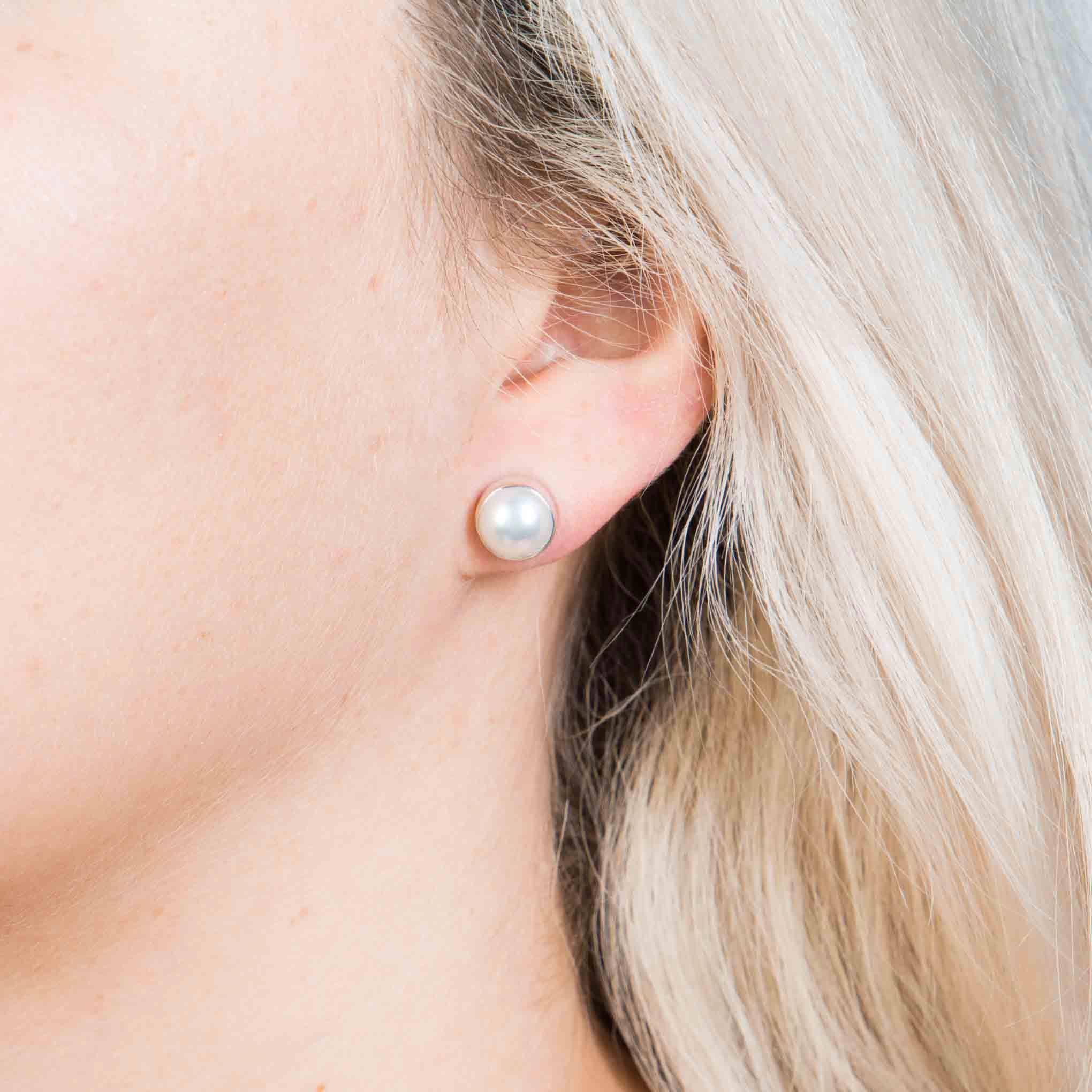 Aretes con perlas biseladas en plata