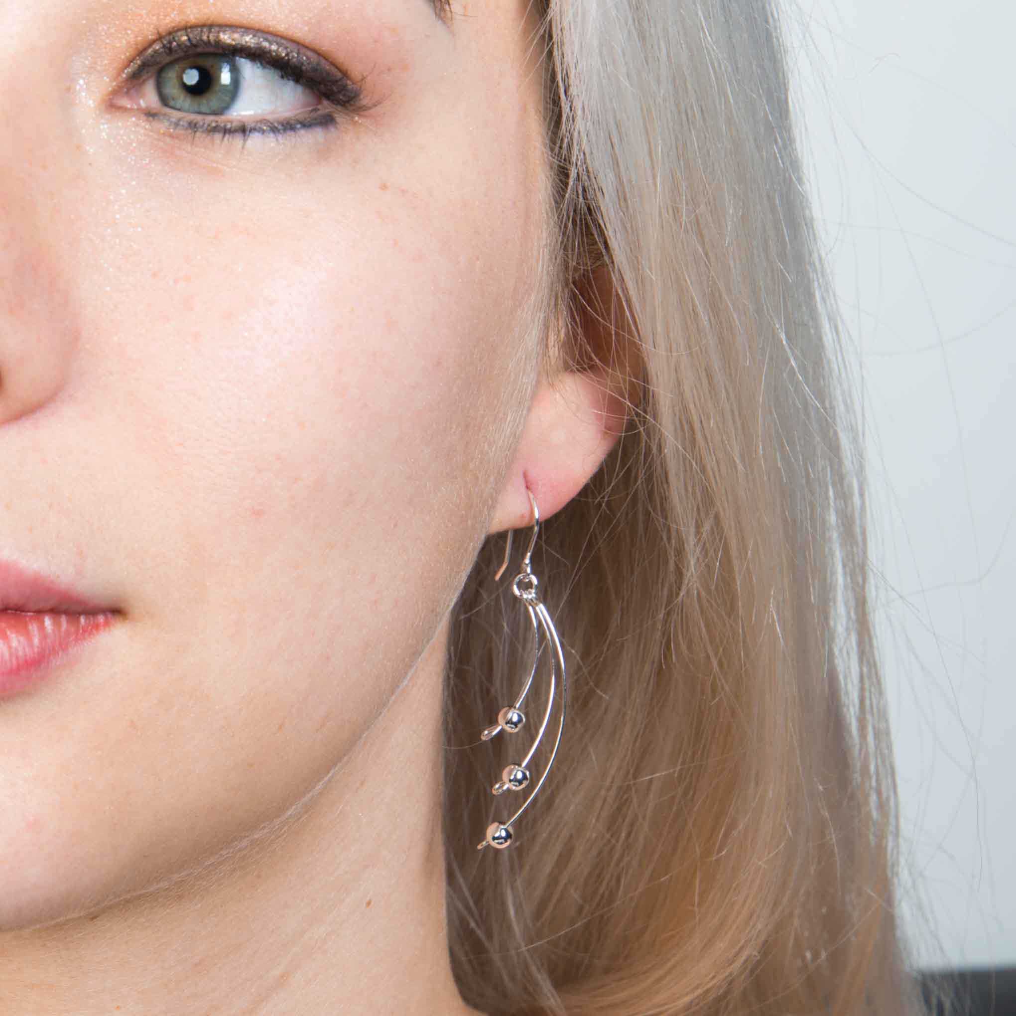 Aretes de medio circulo con esferas